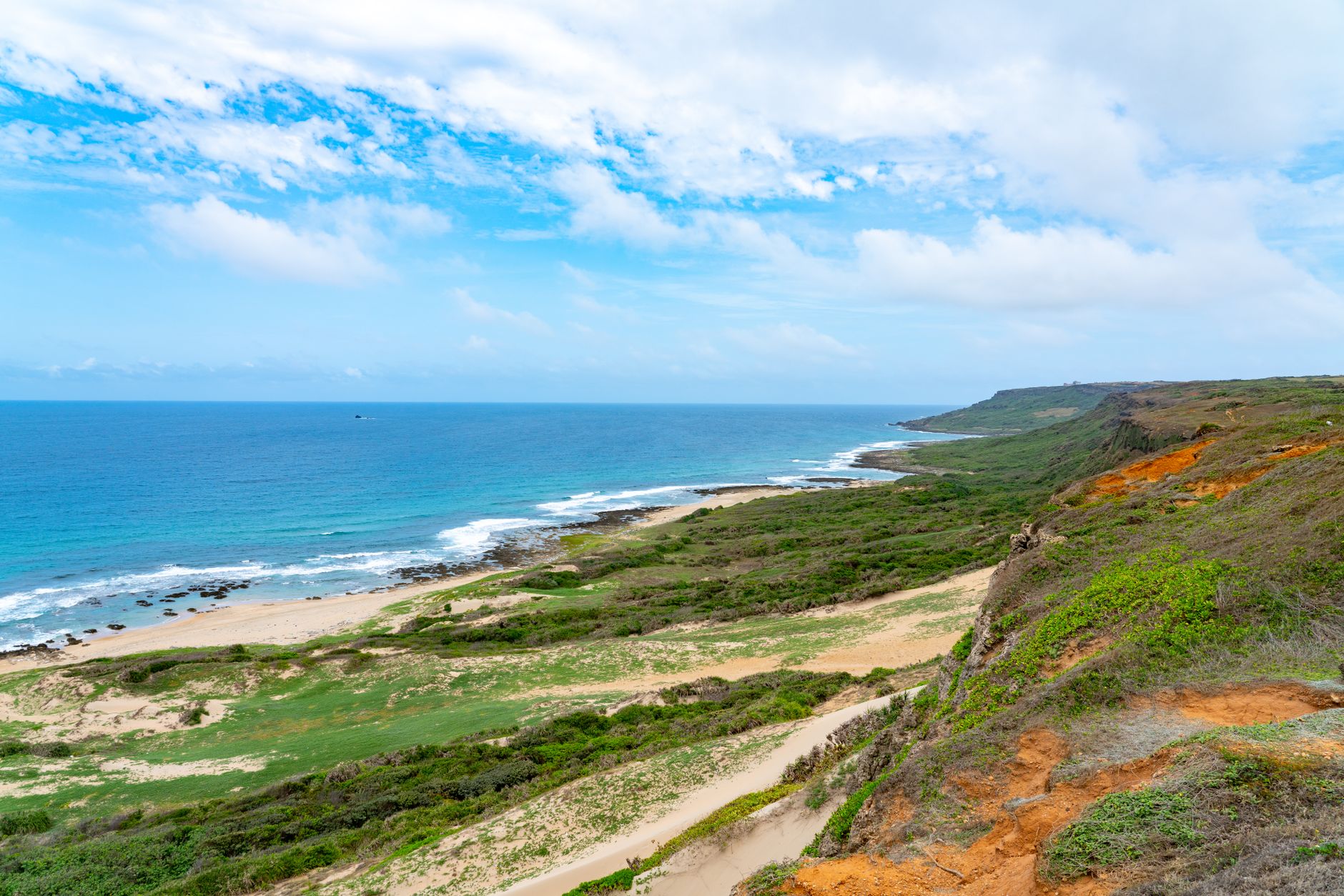 Kenting Coast Day Trip Guide: Longpan, Eluanbi, Nanwan & Houbihu