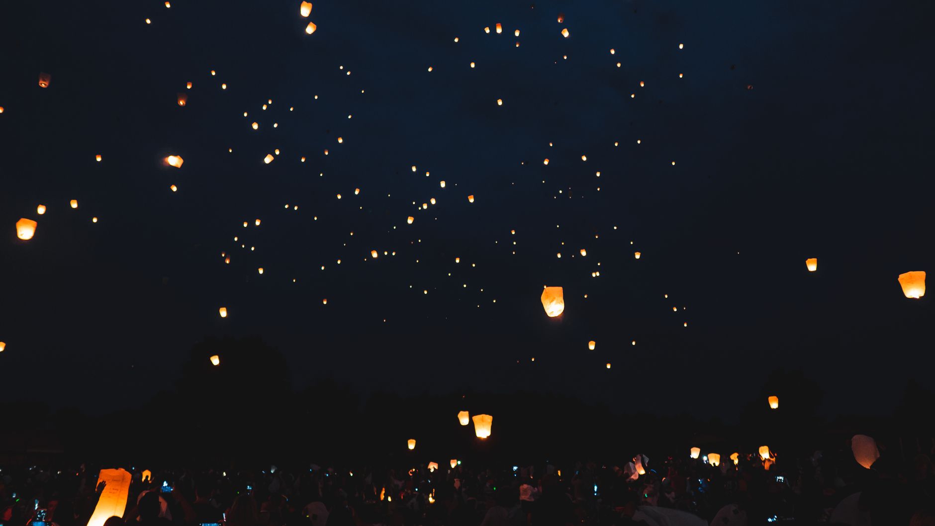 Pingxi Sky Lantern & Shifen Day Tour: Releasing Lanterns, Shifen Waterfall & the Old Railway