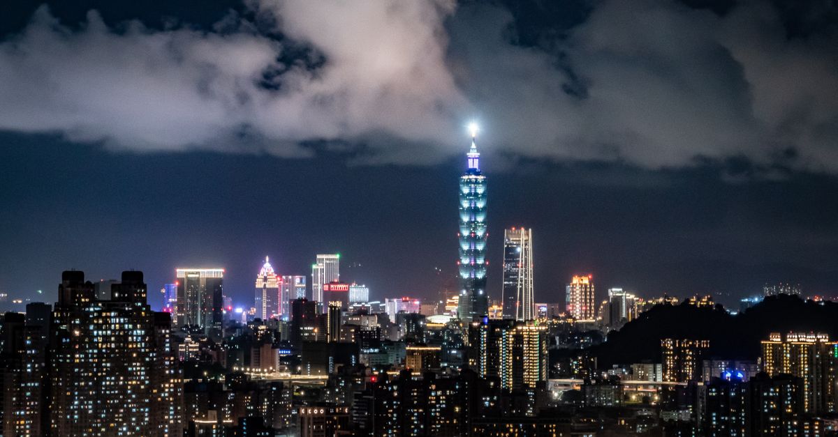Taipei 101 NYE Fireworks Charter: Best Spots & Getting Back