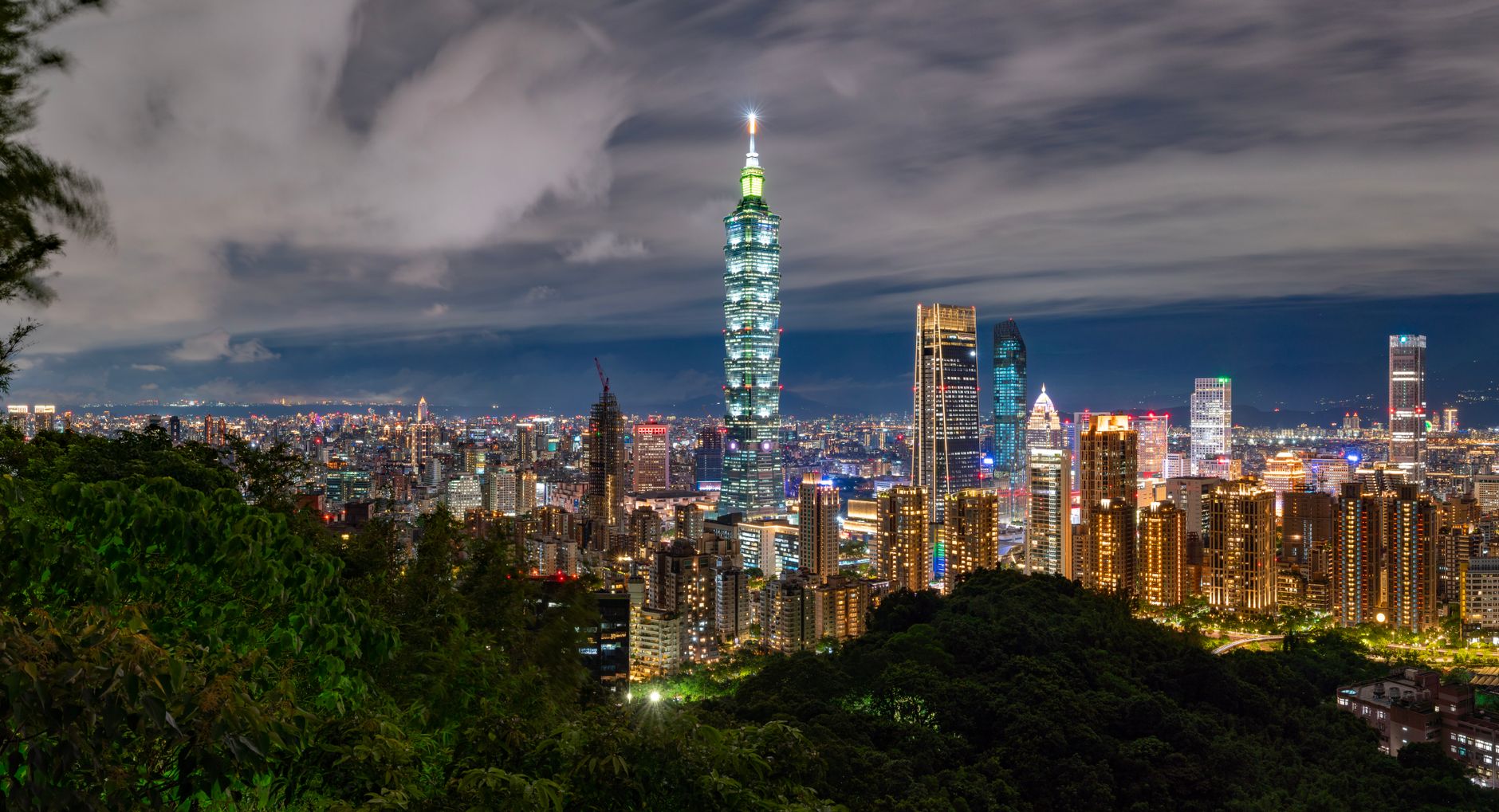 Taipei City Highlights Day Tour: Taipei 101, the Palace Museum, CKS Memorial & Longshan Temple