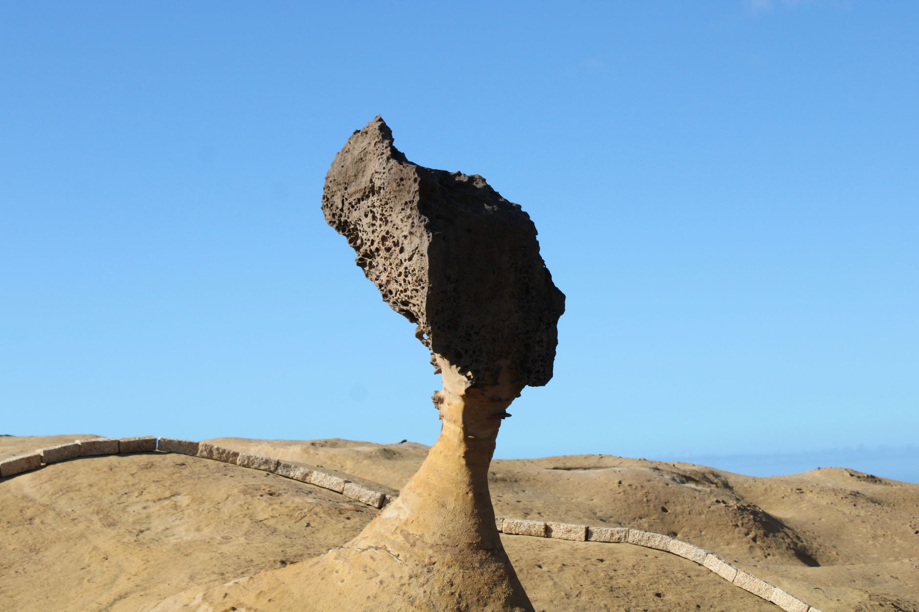 Yehliu Geopark Day Tour: The Queen's Head, Mushroom Rocks & North Coast